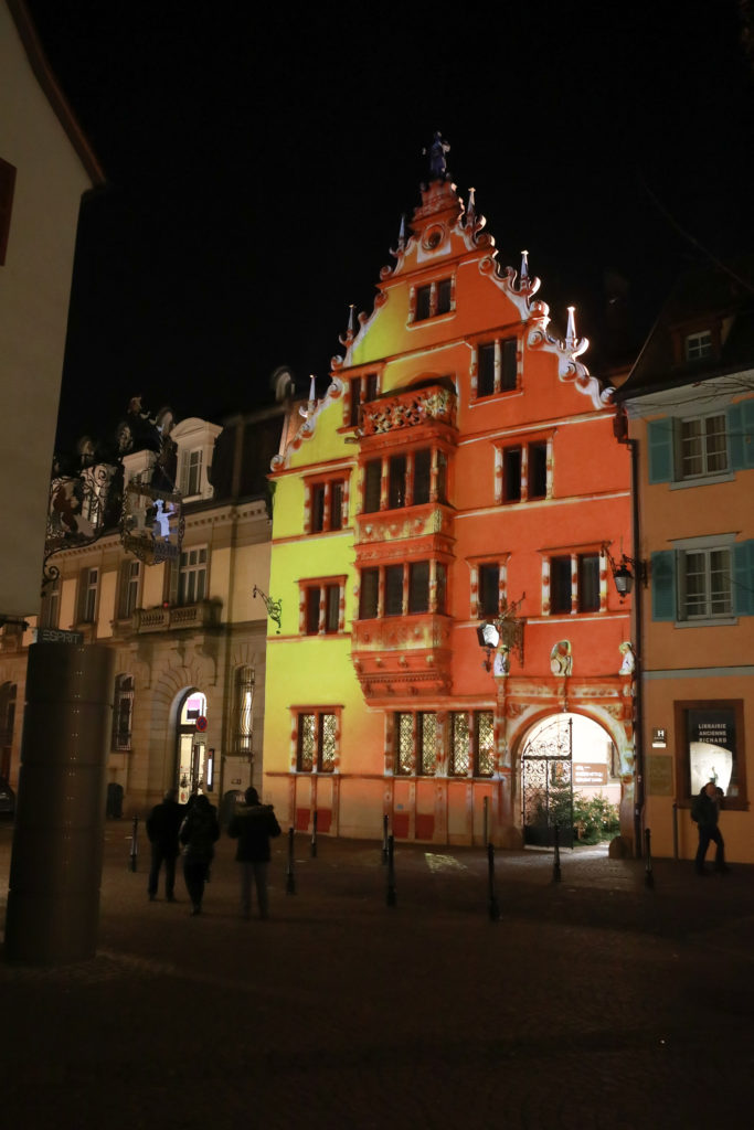 Éclairage architectural maison des têtes ville de Colmar